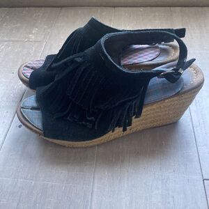 Minnetonka Women's Ashley Wedge Sandal, Black Suede Fringe Size US 7 Gently Used